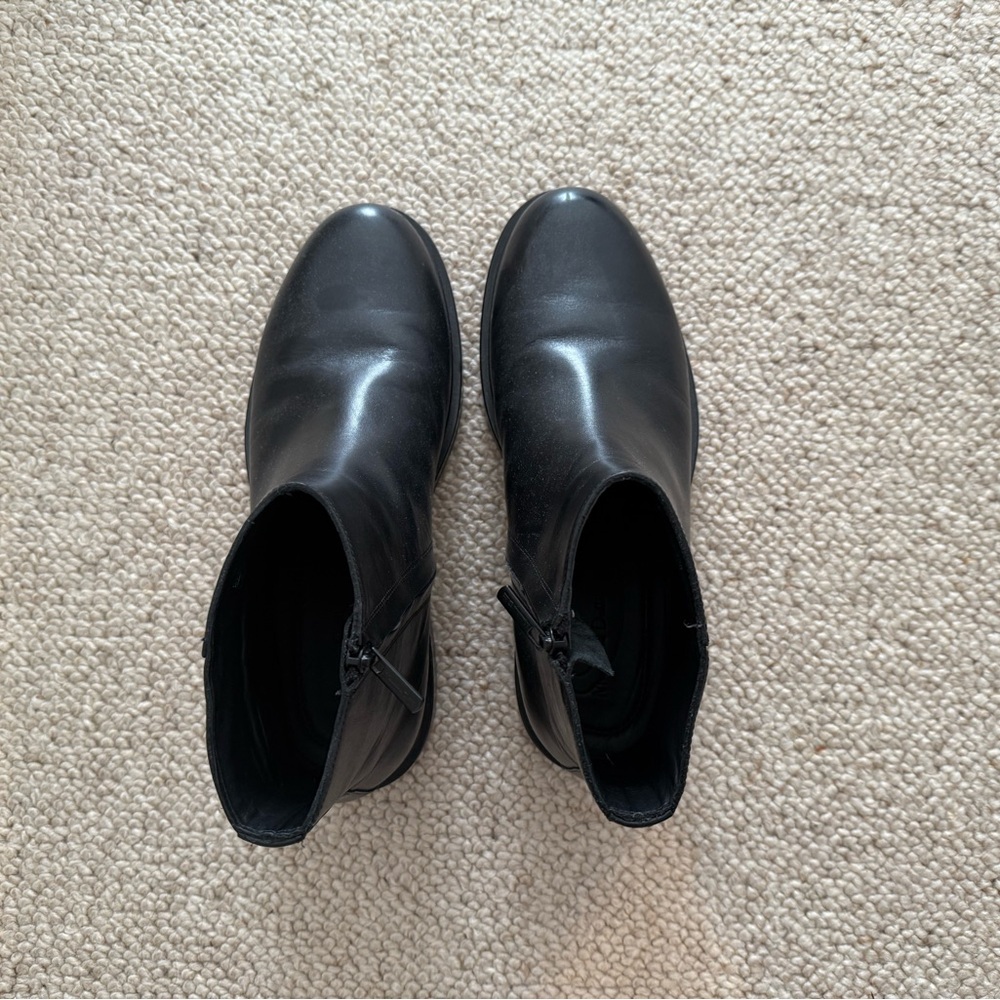 Massimo Dutti Black Leather Chelsea Boots